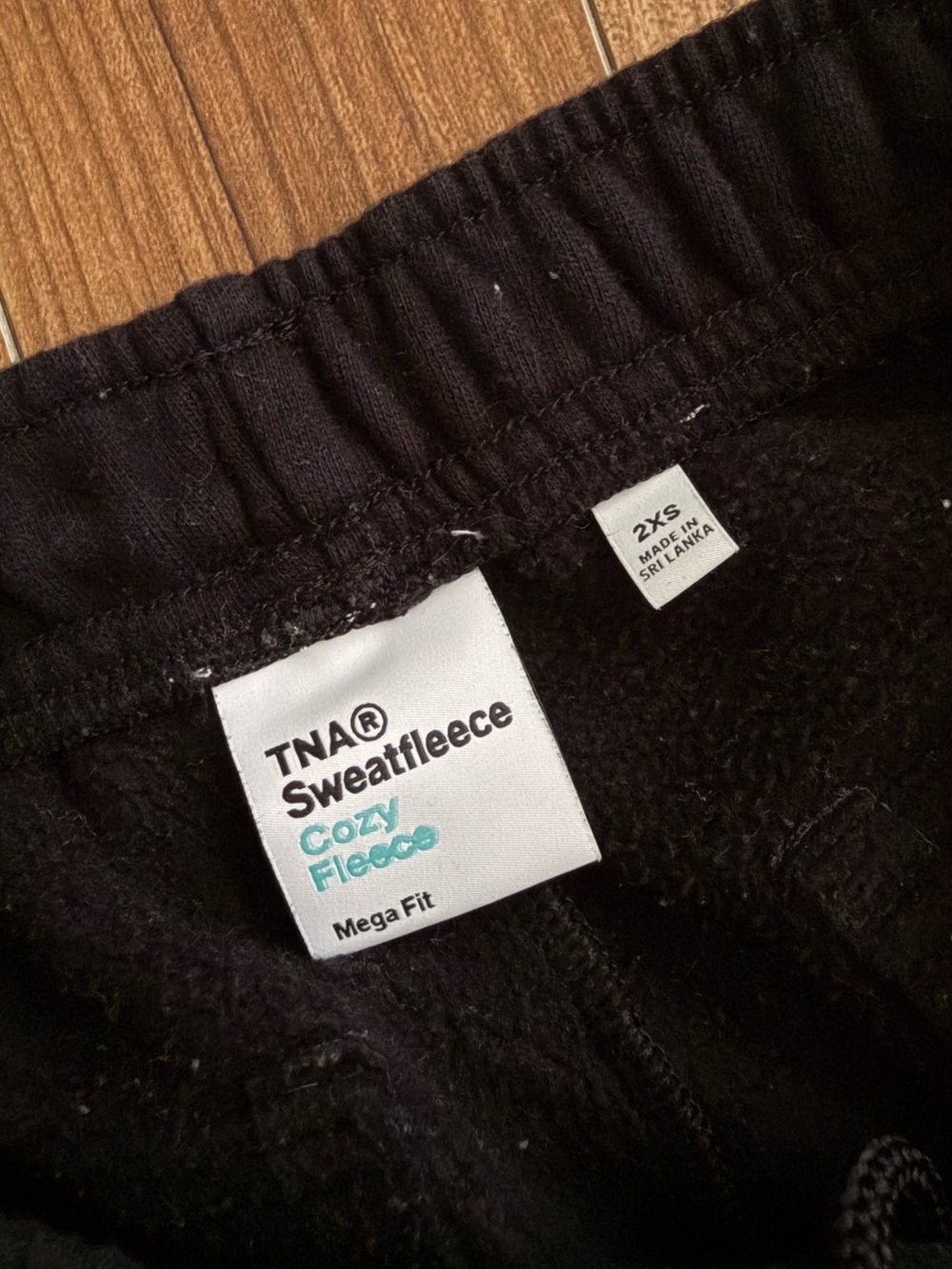 TNA Aritzia Cozy Fleece Mega Cargo™ Sweatpants - Black - Size 2XS - Picture 3 of 3